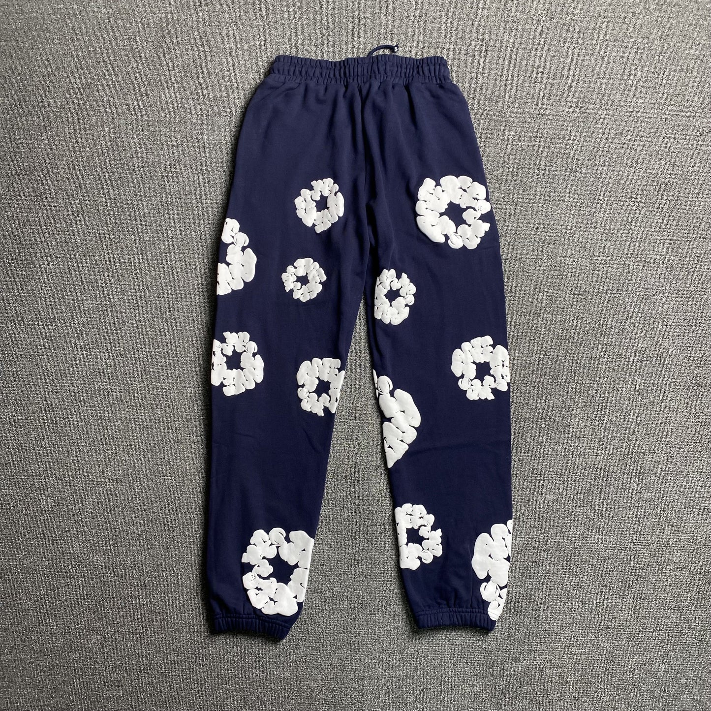 DENIM TEARS COTTON WREATH SWEATPANTS NAVY - Vanté®