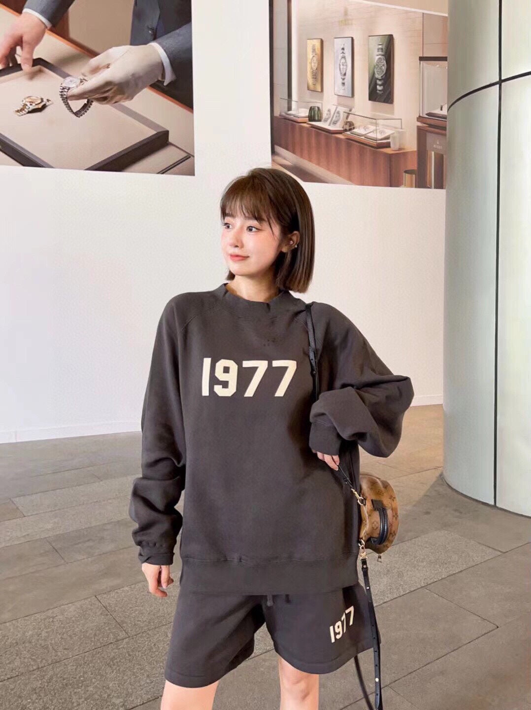 Essentials Sweatshirt - Vanté®