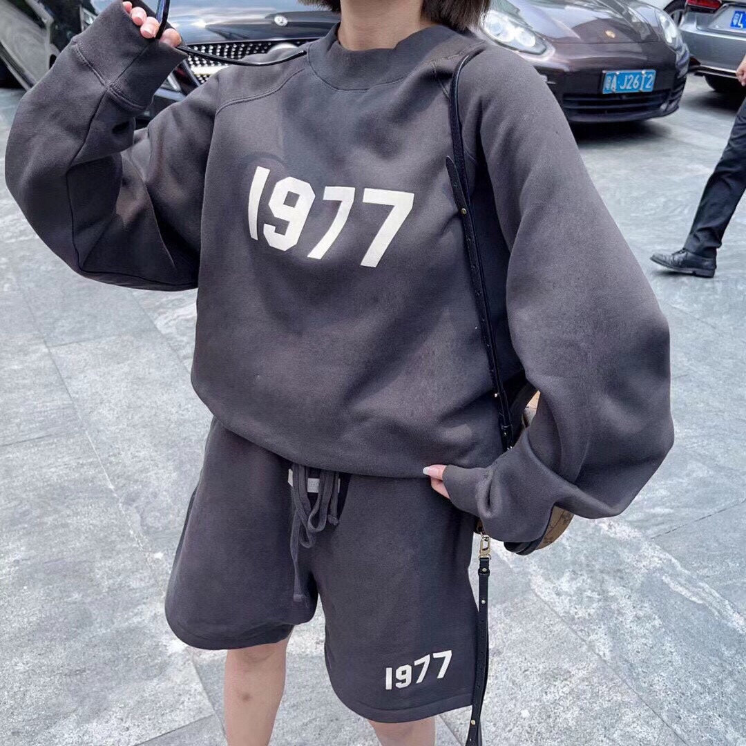 Essentials Sweatshirt - Vanté®