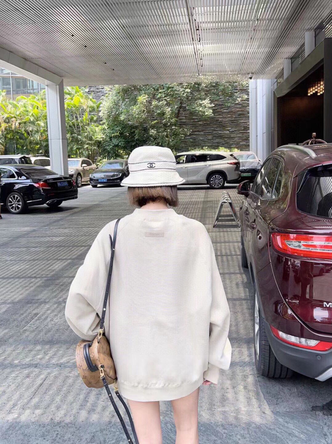 Fear of God Essentials "1977" Sweatshirt - Vanté®