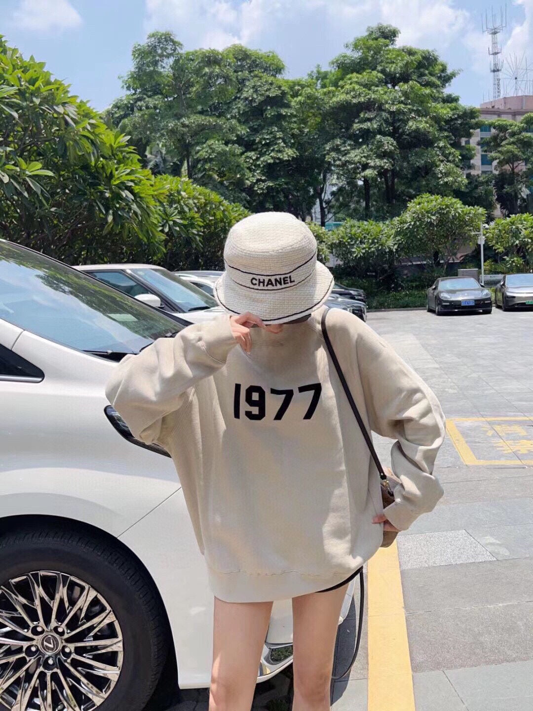 Fear of God Essentials "1977" Sweatshirt - Vanté®