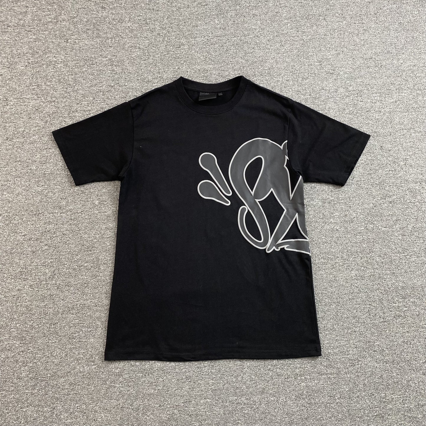 SYNA WORLD T-SHIRT BLACK - Vanté®