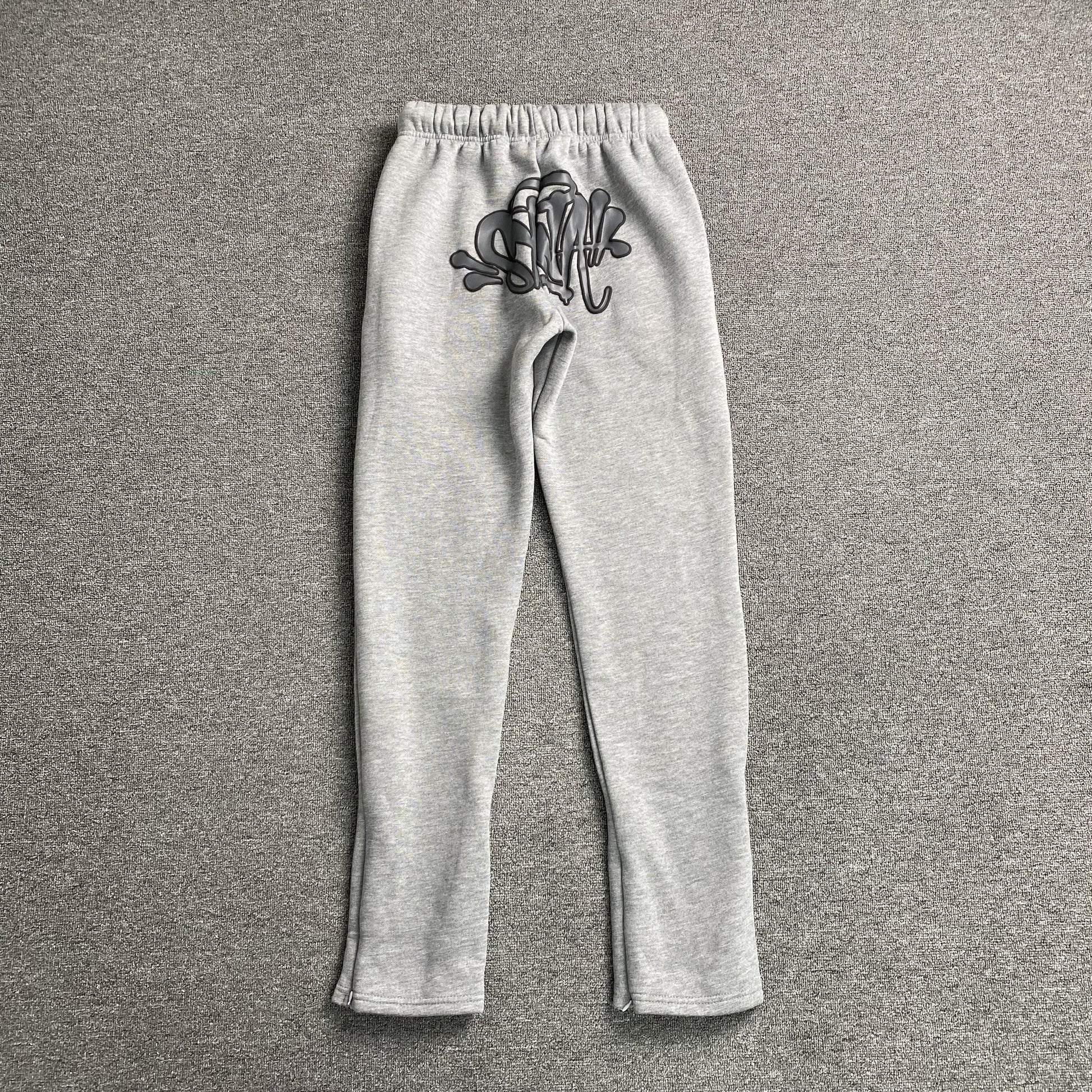 SYNA WORLD SYNA LOGO SWEATPANTS GREY - Vanté®