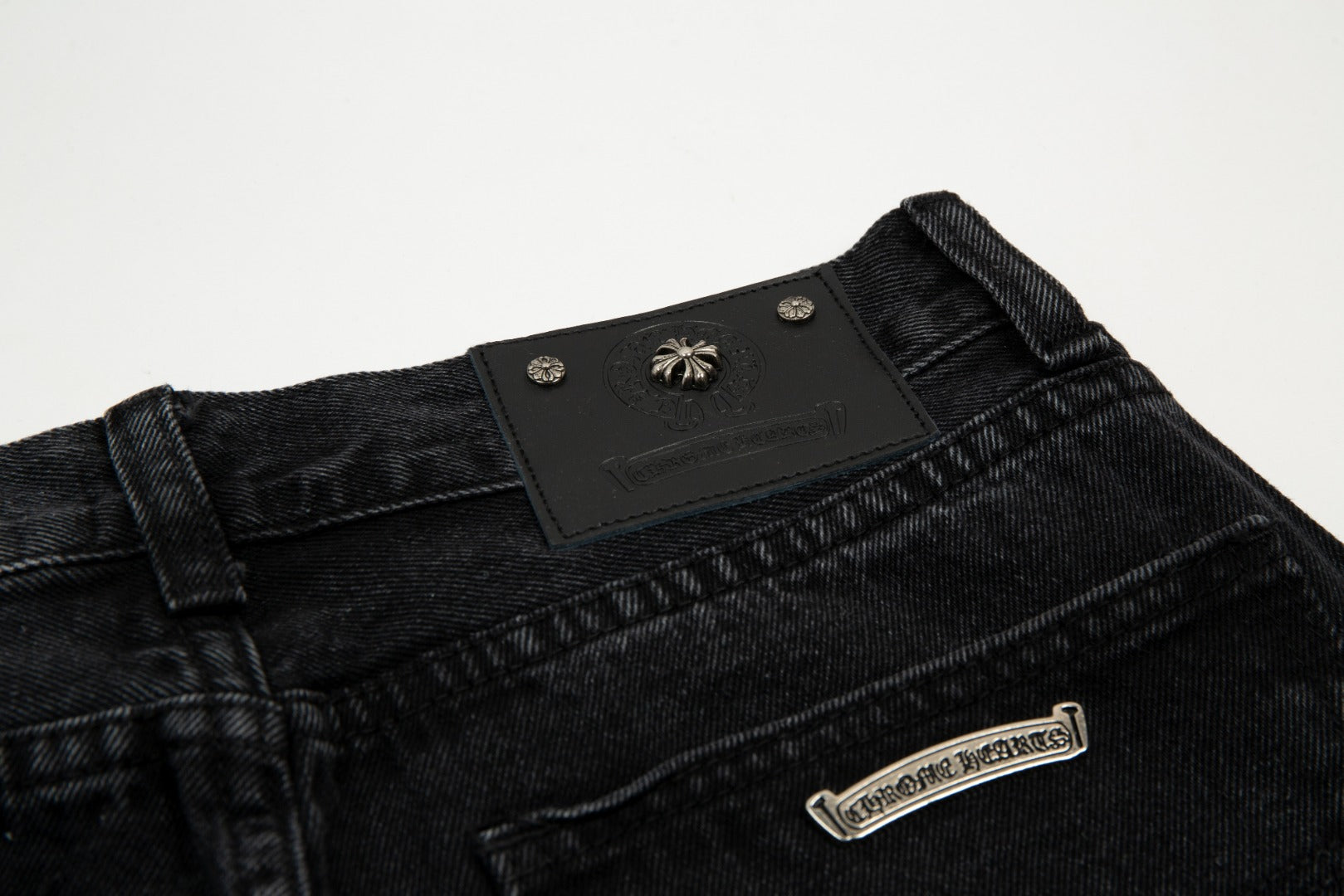 CHROME HEARTS BLACK CROSS PATCH JORTS BLACK - Vanté®
