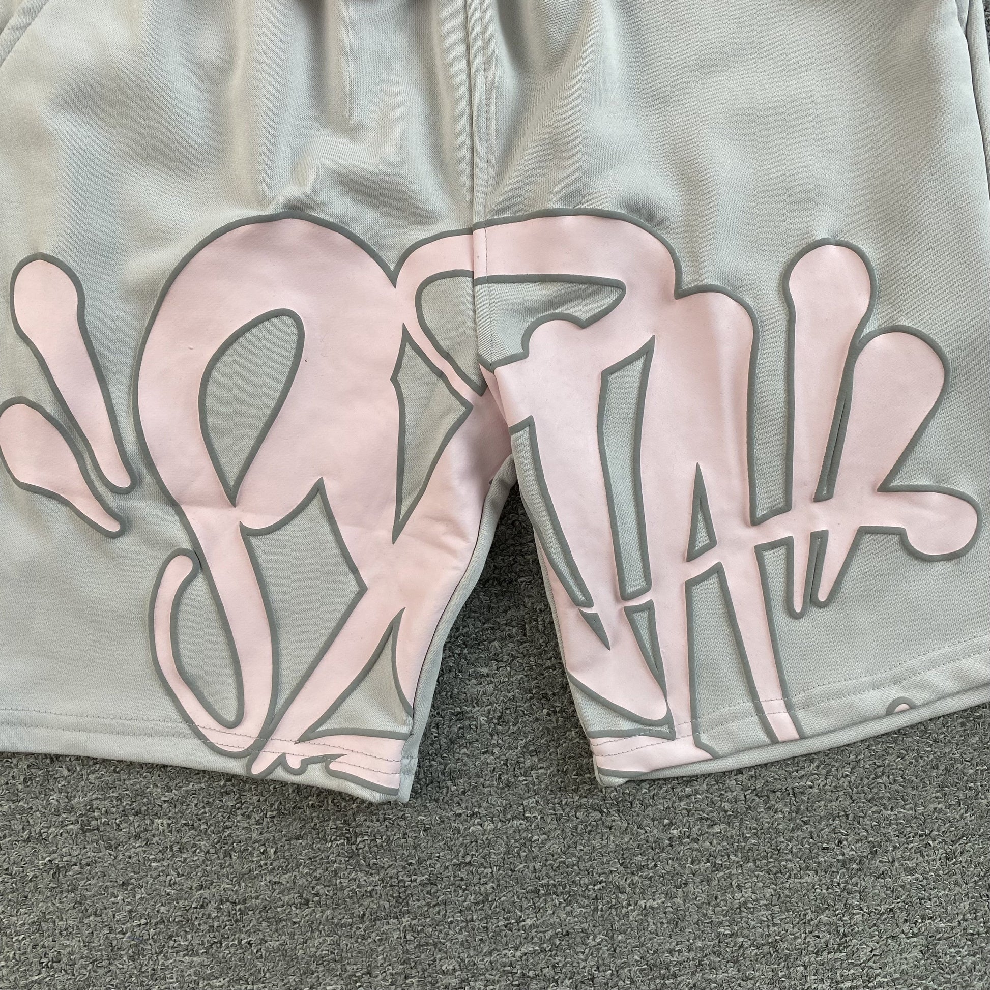 SYNA WORLD SHORTS GREY PINK - Vanté®