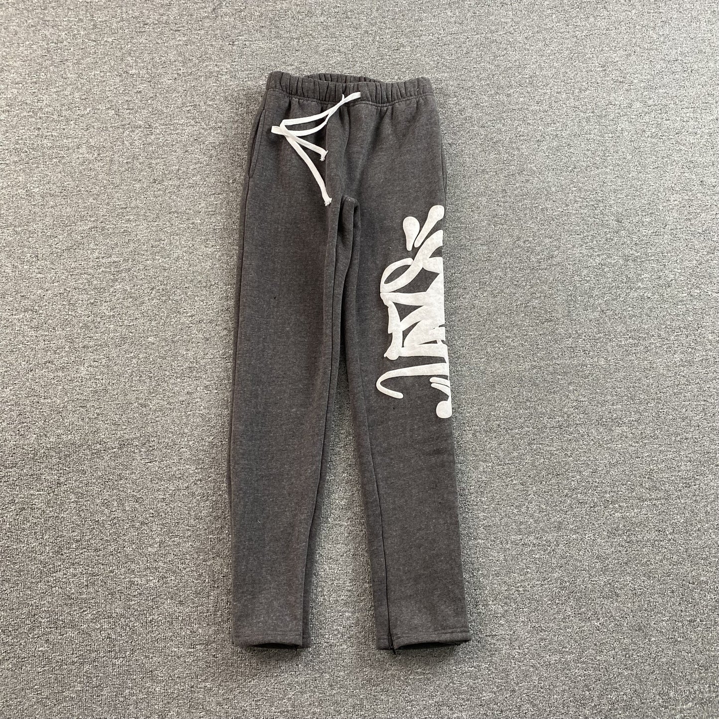 SYNA WORLD SWEATPANTS GREY - Vanté®