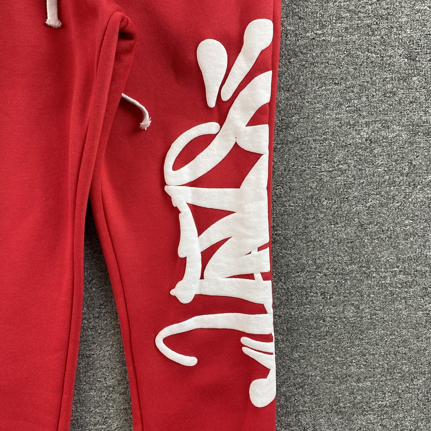 SYNA WORLD SWEATPANTS RED - Vanté®