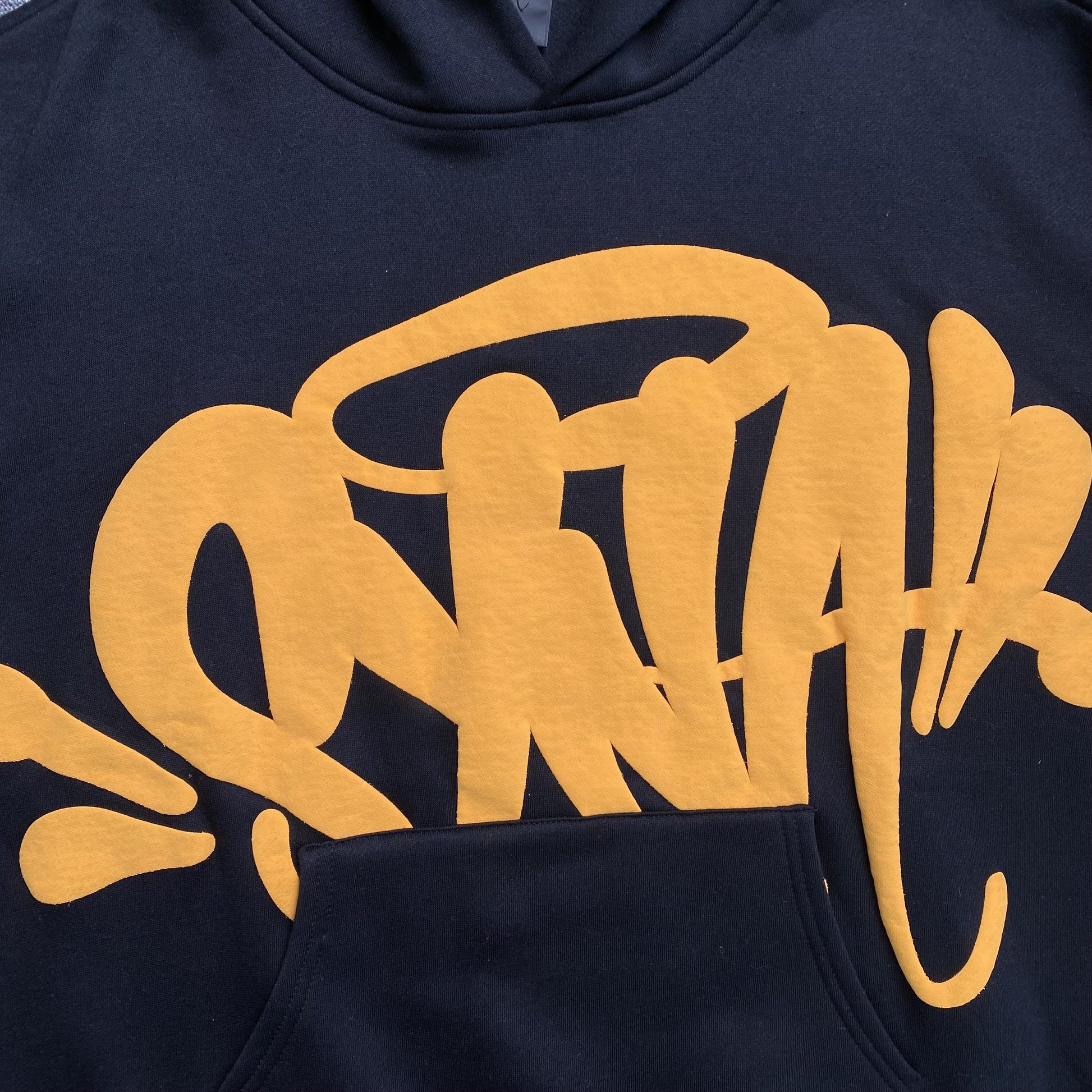 SYNA WORLD HOODIE BLACK - Vanté®