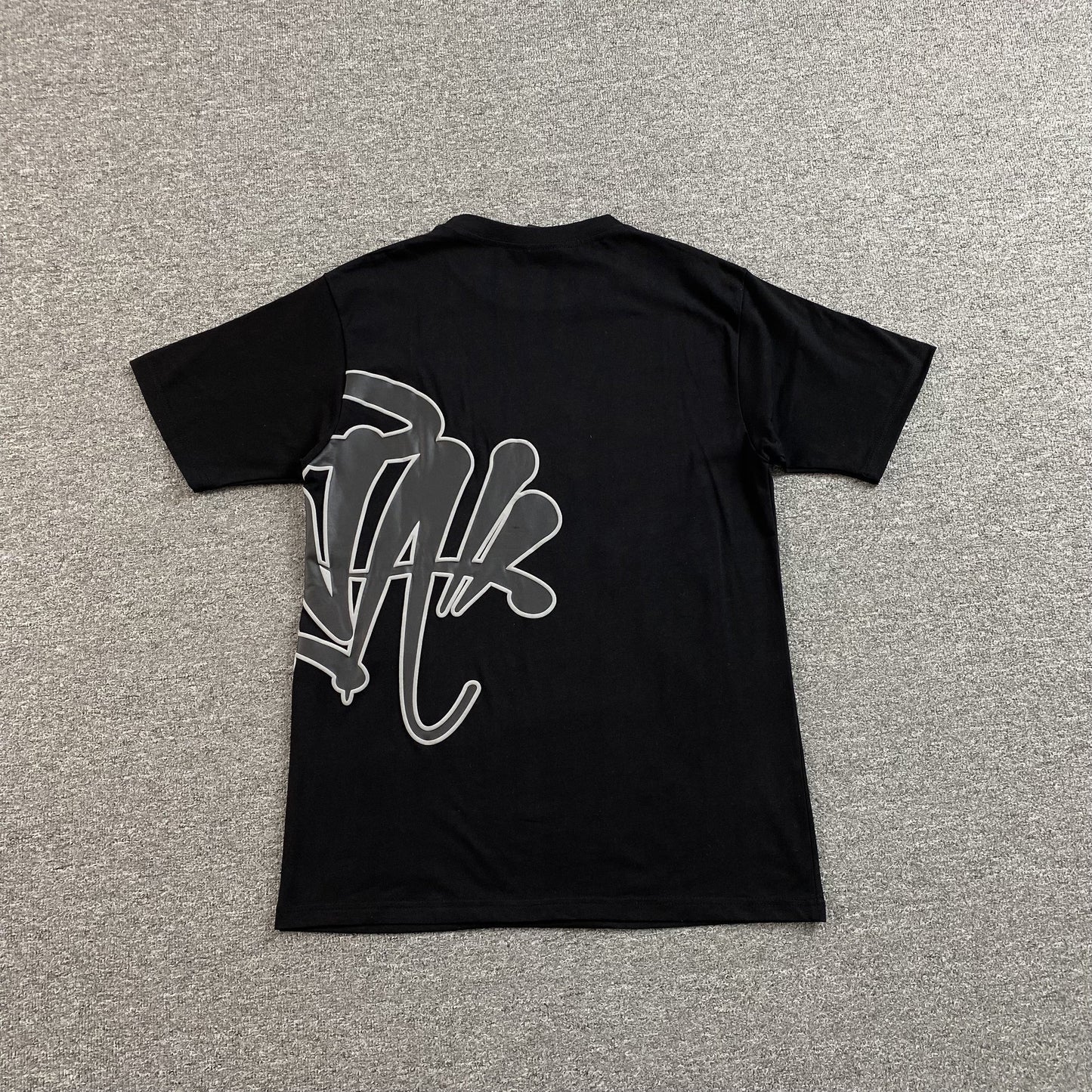 SYNA WORLD T-SHIRT BLACK - Vanté®