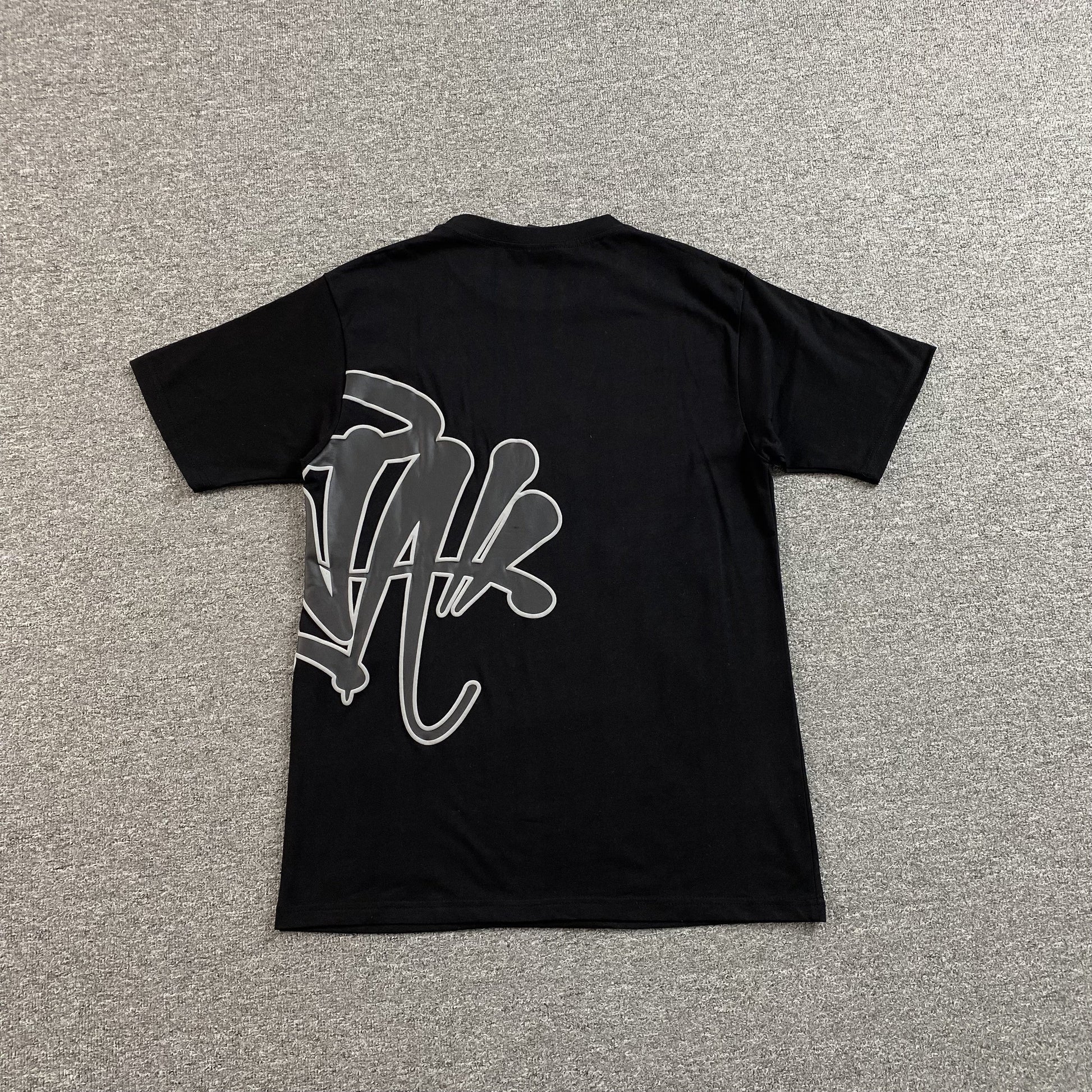 SYNA WORLD T-SHIRT BLACK - Vanté®