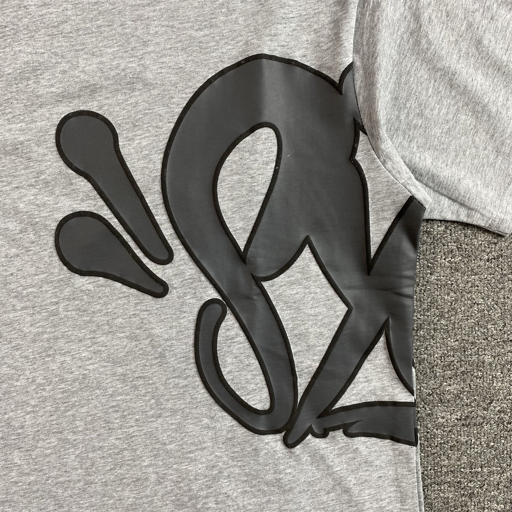 SYNA WORLD T-SHIRT GREY - Vanté®