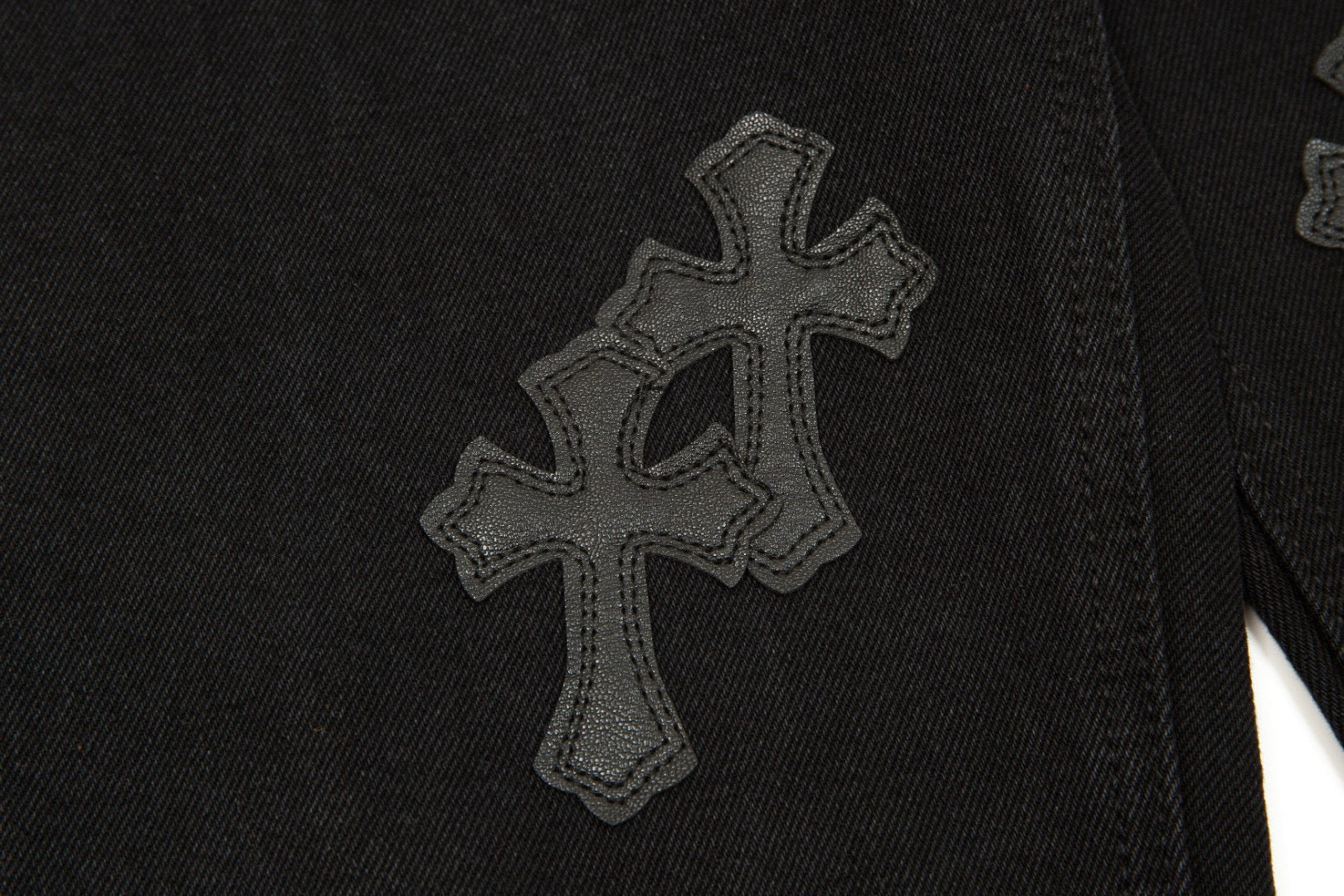 CHROME HEARTS BLACK CROSS PATCH JEANS BLACK - Vanté®