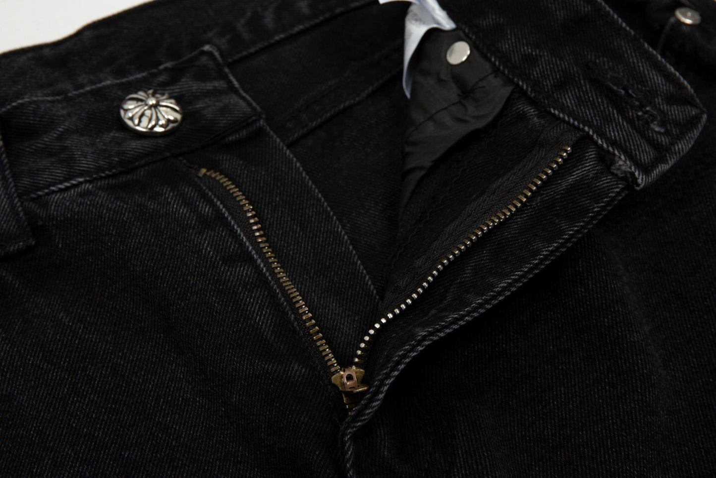 CHROME HEARTS BLACK CROSS PATCH JORTS BLACK - Vanté®