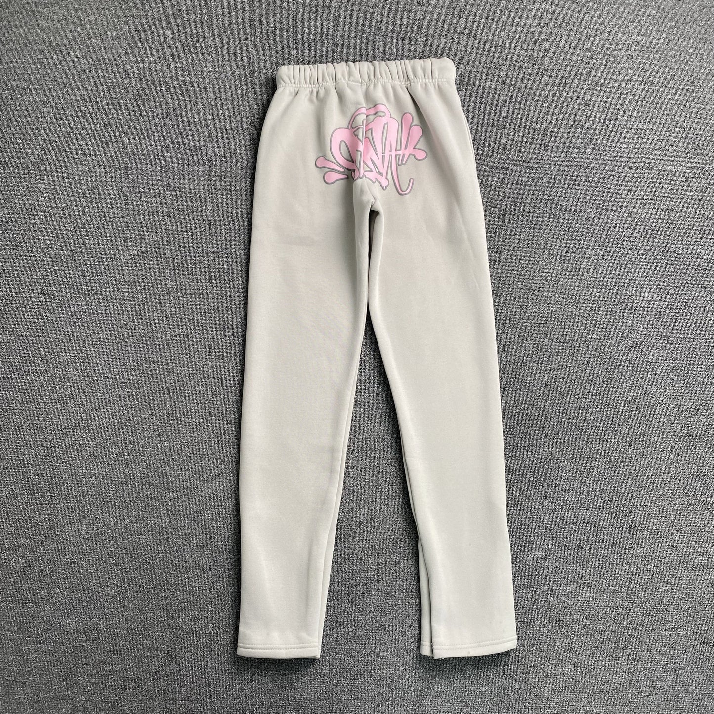 SYNA WORLD SYNA LOGO SWEATPANTS GREY PINK - Vanté®