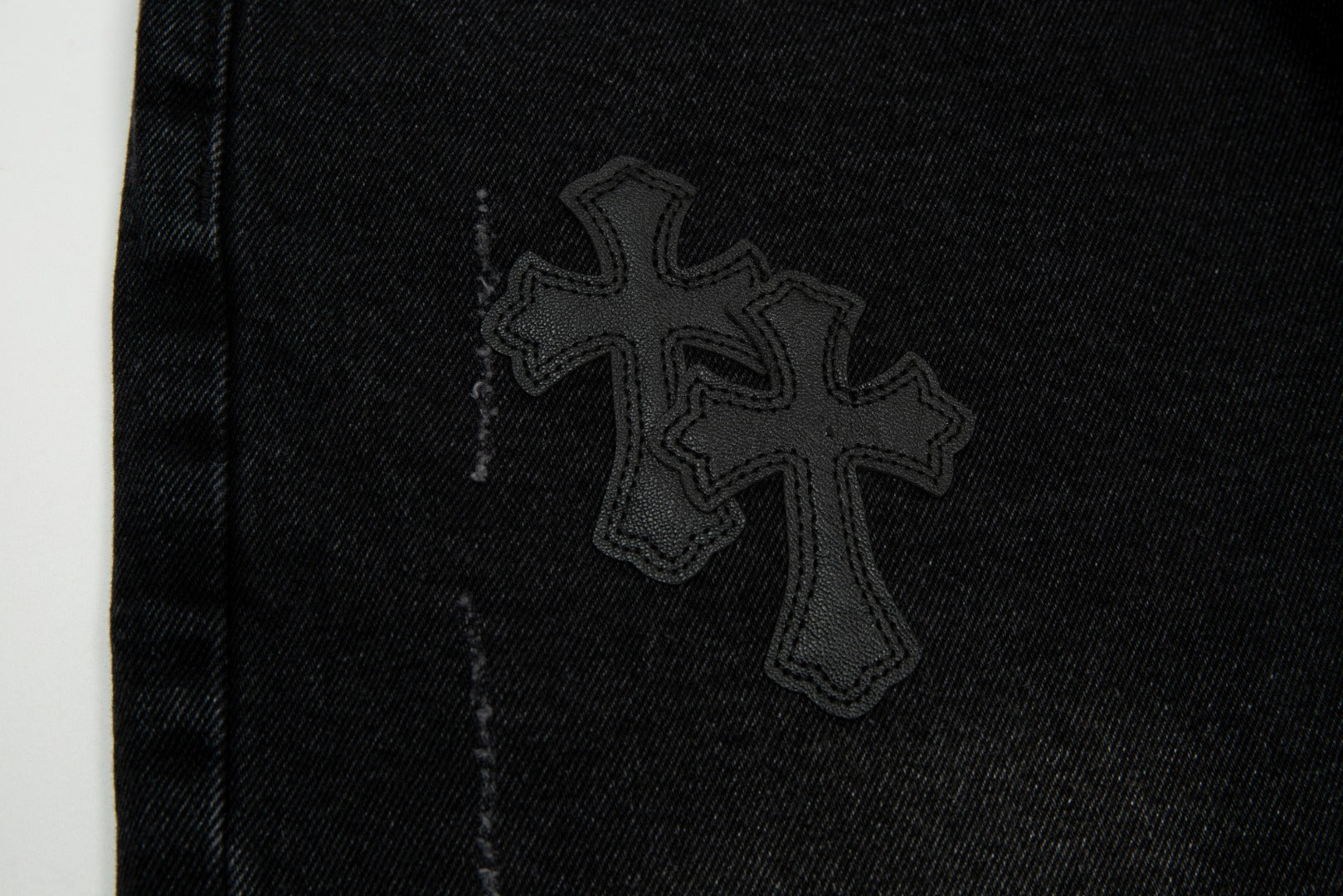 CHROME HEARTS BLACK CROSS PATCH JORTS BLACK - Vanté®