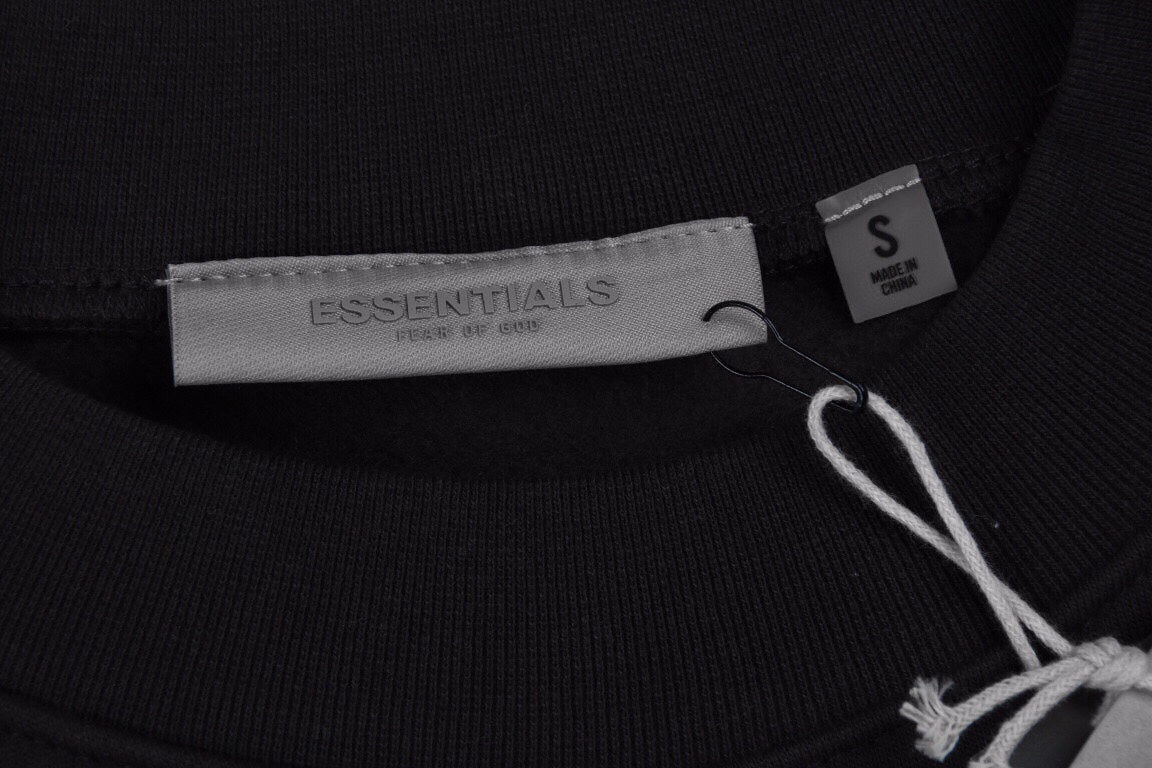 Essentials Sweatshirt - Vanté®