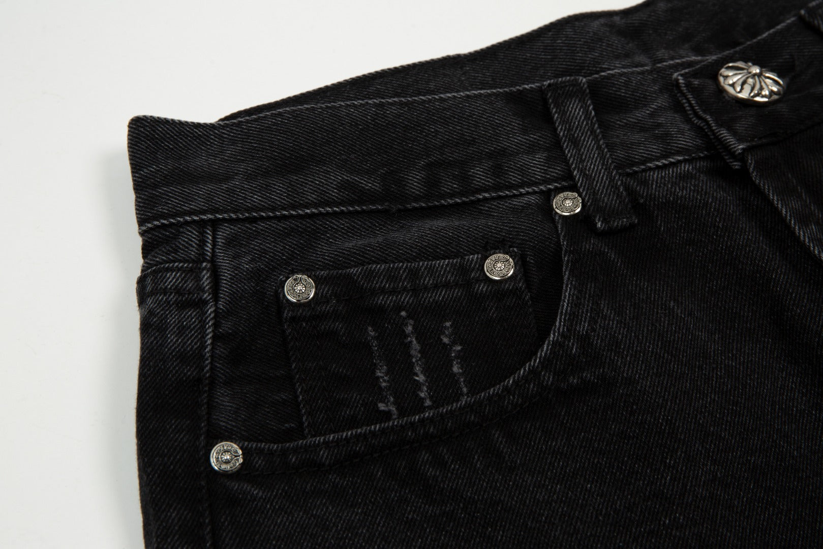 CHROME HEARTS BLACK CROSS PATCH JORTS BLACK - Vanté®