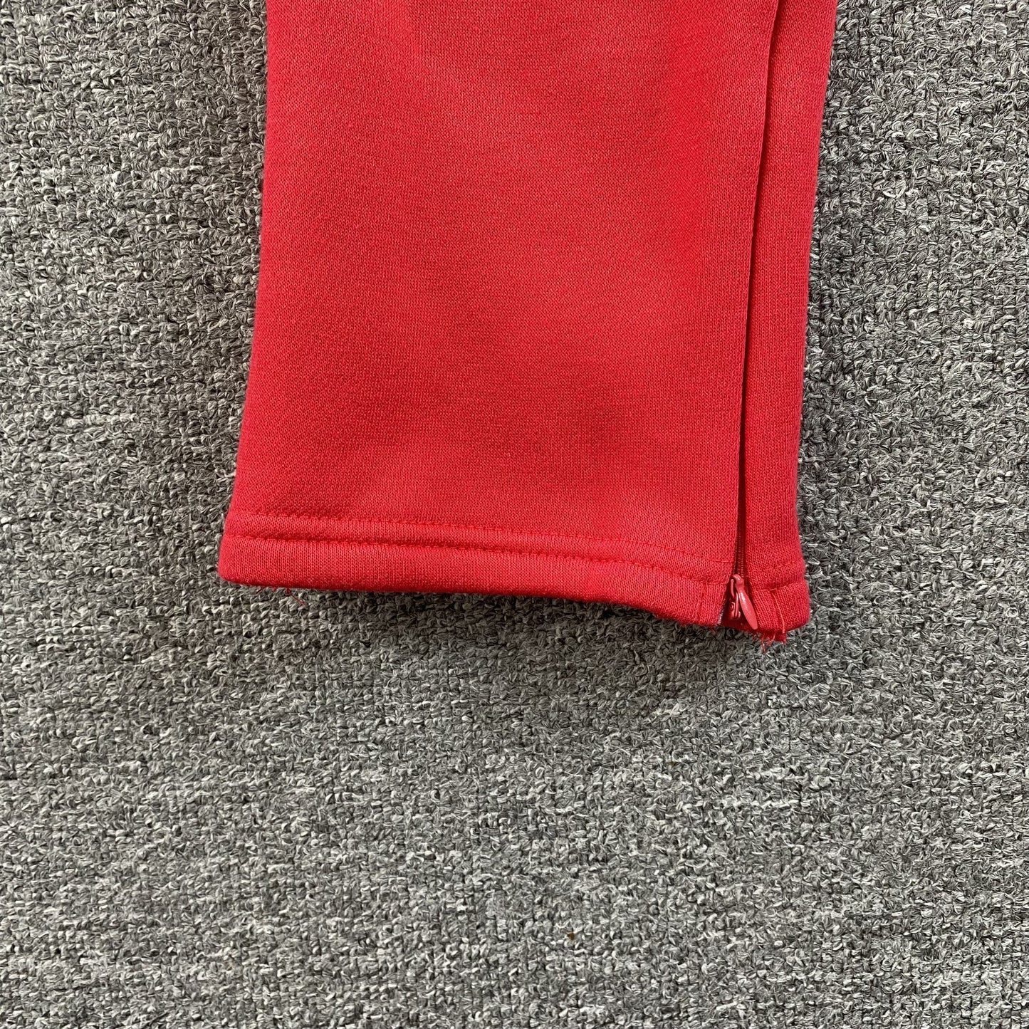 SYNA WORLD SWEATPANTS RED - Vanté®