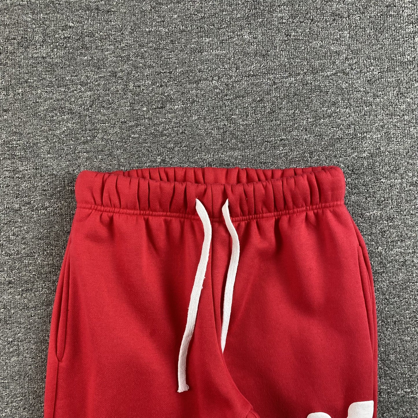 SYNA WORLD SWEATPANTS RED - Vanté®