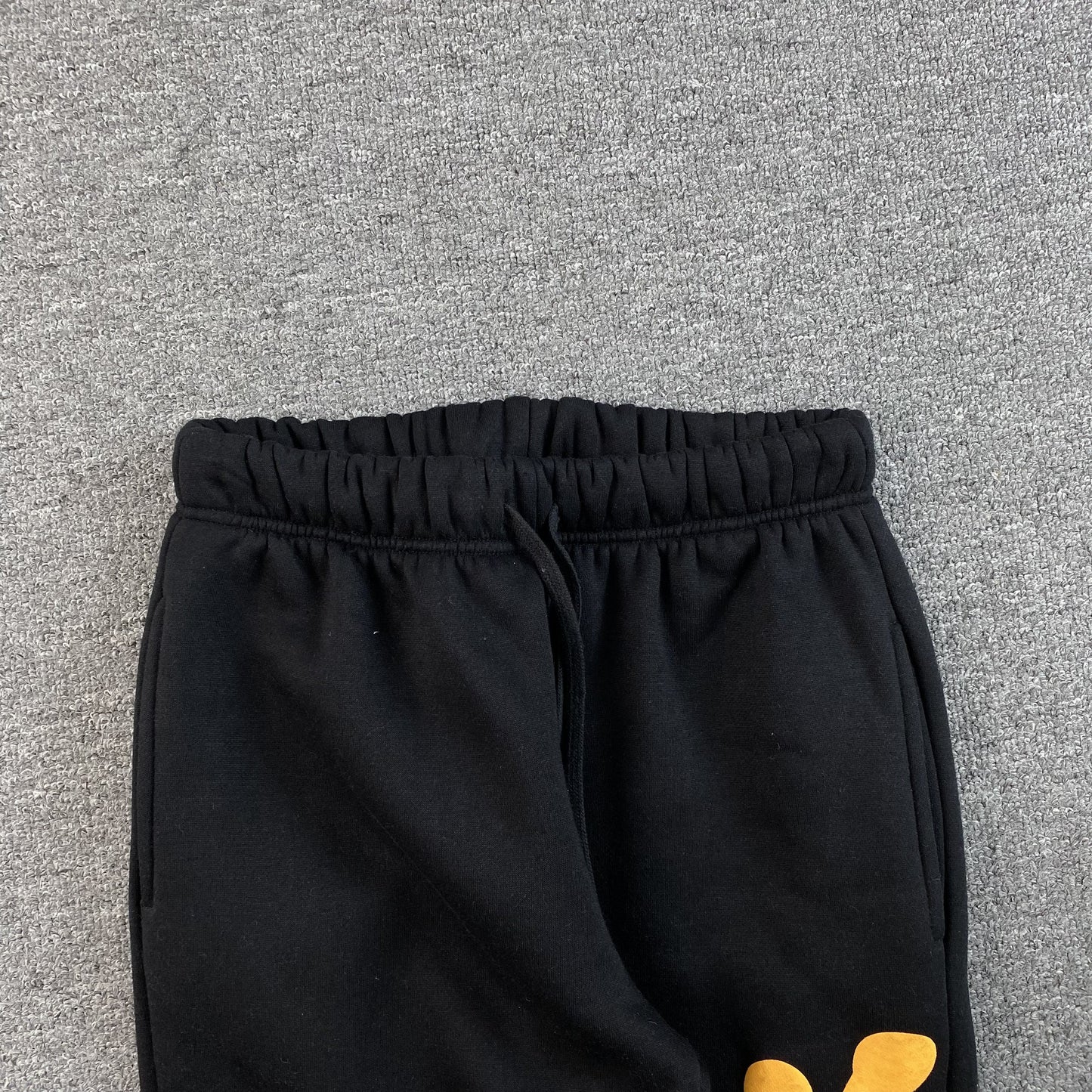SYNA WORLD SWEATPANTS BLACK - Vanté®