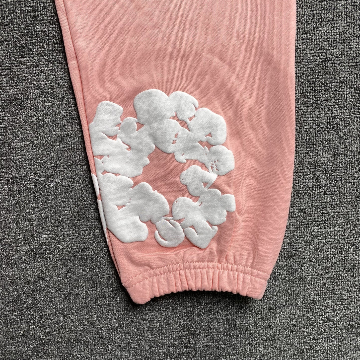 DENIM TEARS COTTON WREATH SWEATPANTS PEACH - Vanté®