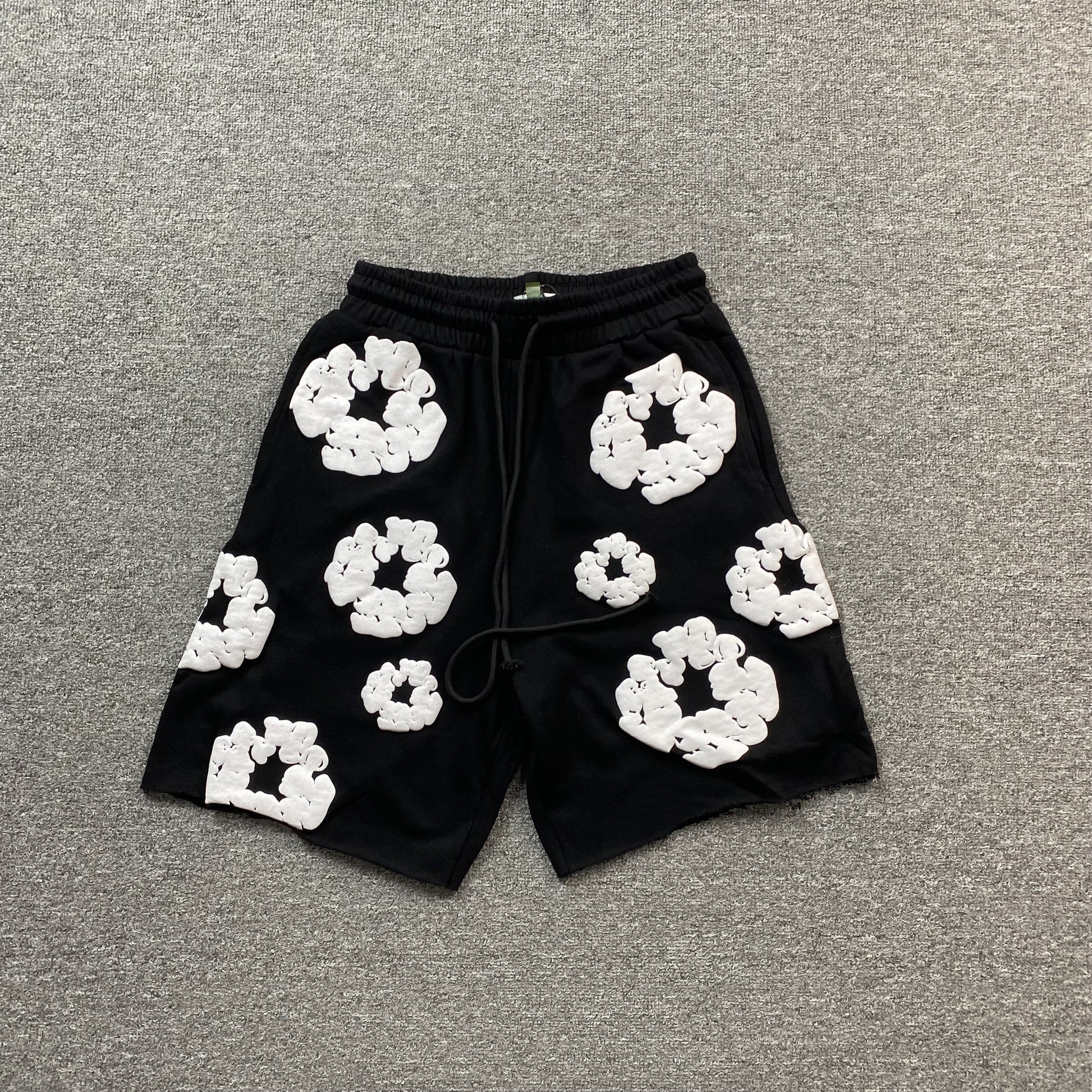 DENIM TEARS COTTON WREATH SHORTS BLACK - Vanté®