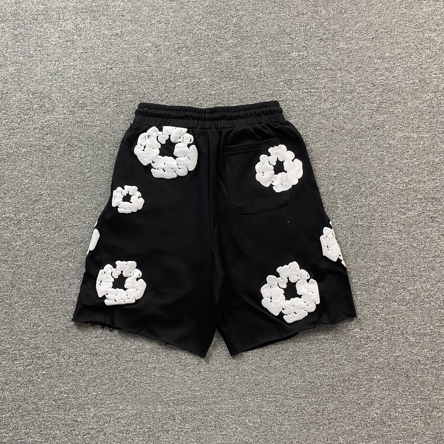 DENIM TEARS COTTON WREATH SHORTS BLACK - Vanté®