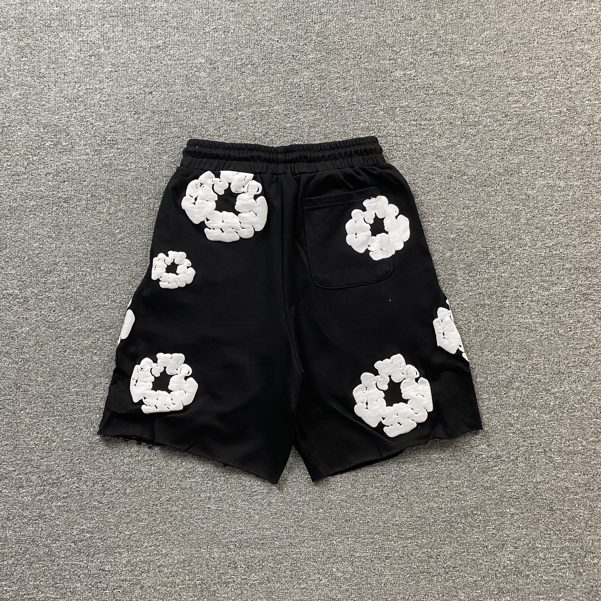 DENIM TEARS COTTON WREATH SHORTS BLACK - Vanté®