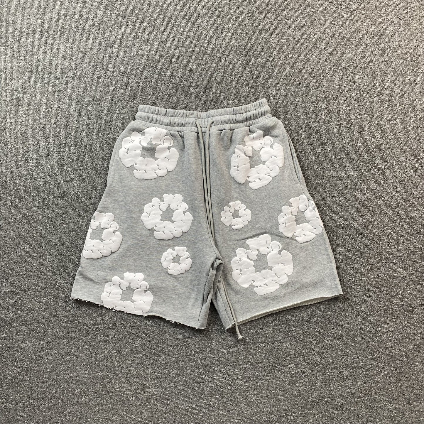 DENIM TEARS COTTON WREATH SHORTS GREY - Vanté®