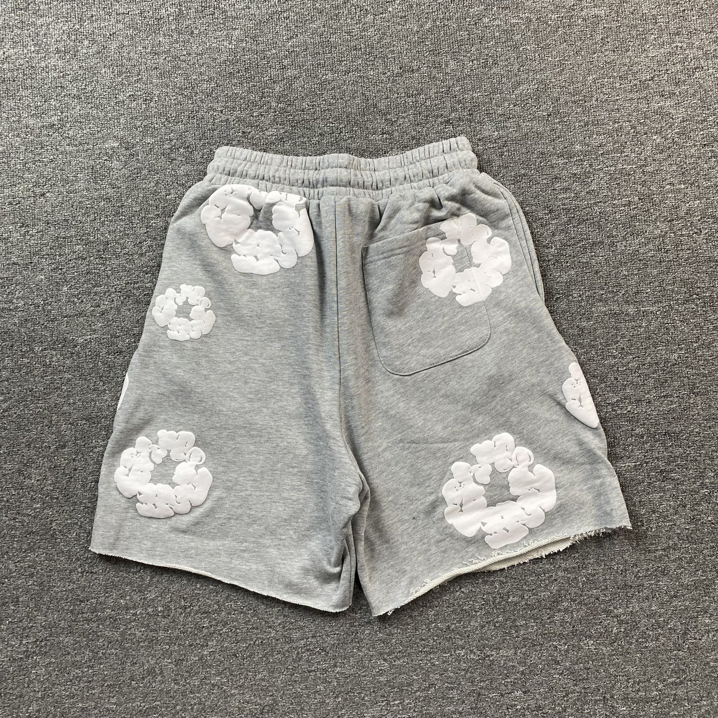 DENIM TEARS COTTON WREATH SHORTS GREY - Vanté®