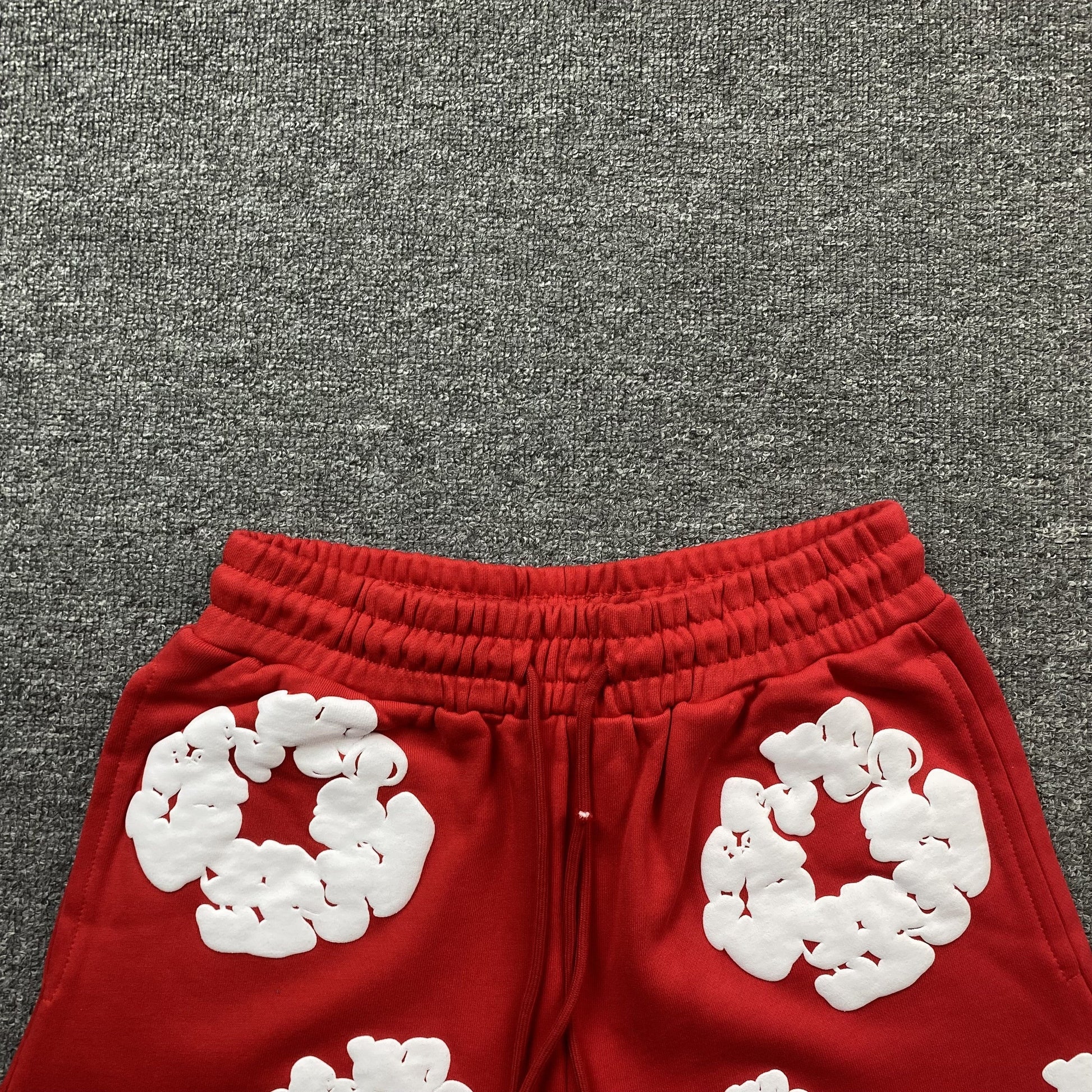 DENIM TEARS COTTON WREATH SHORTS RED - Vanté®
