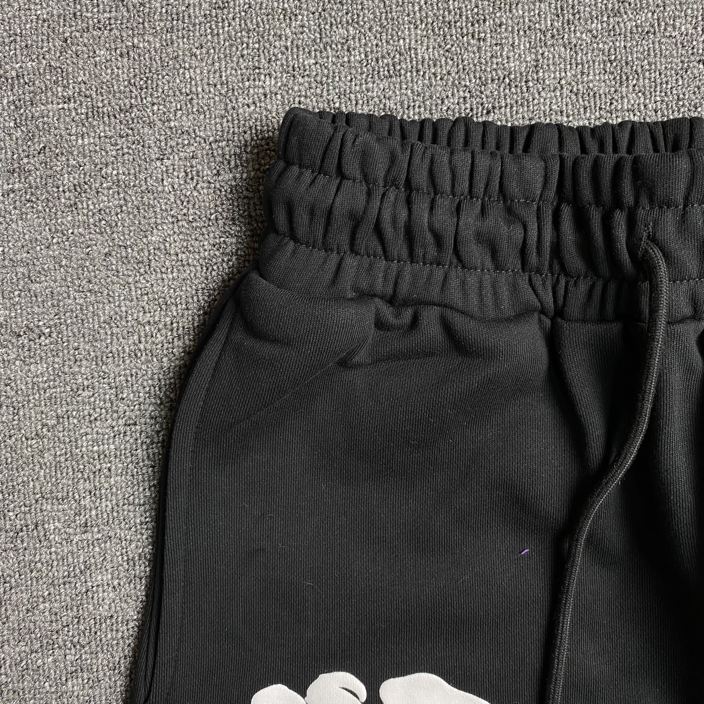 DENIM TEARS COTTON WREATH SWEATPANTS BLACK - Vanté®