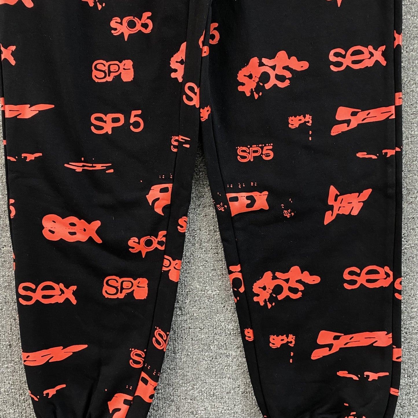 SP5DER SEX AOP SWEATPANTS BLACK - Vanté®