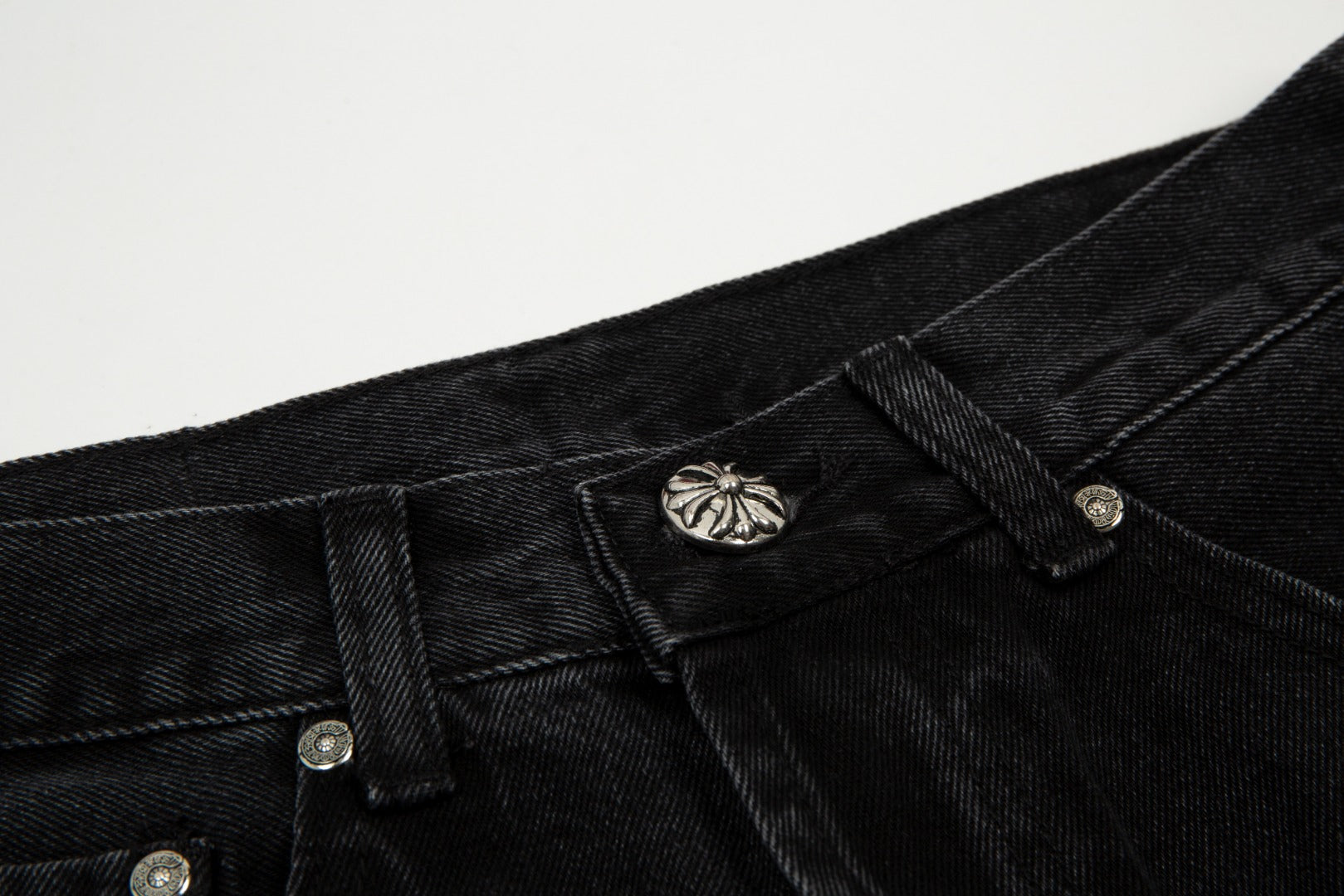 CHROME HEARTS BLACK CROSS PATCH JORTS BLACK - Vanté®