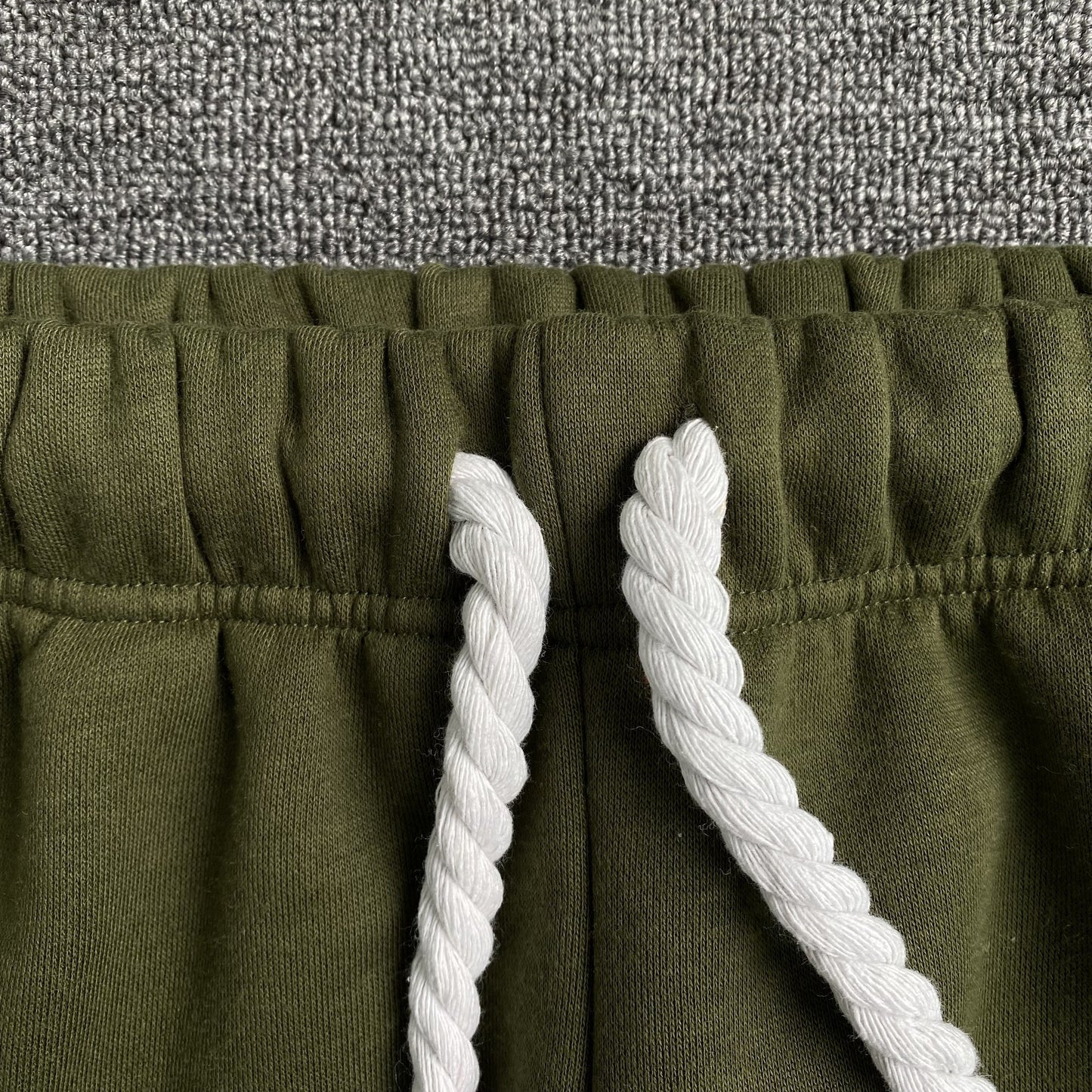 SYNA WORLD SYNA LOGO SWEATPANTS SAGE - Vanté®