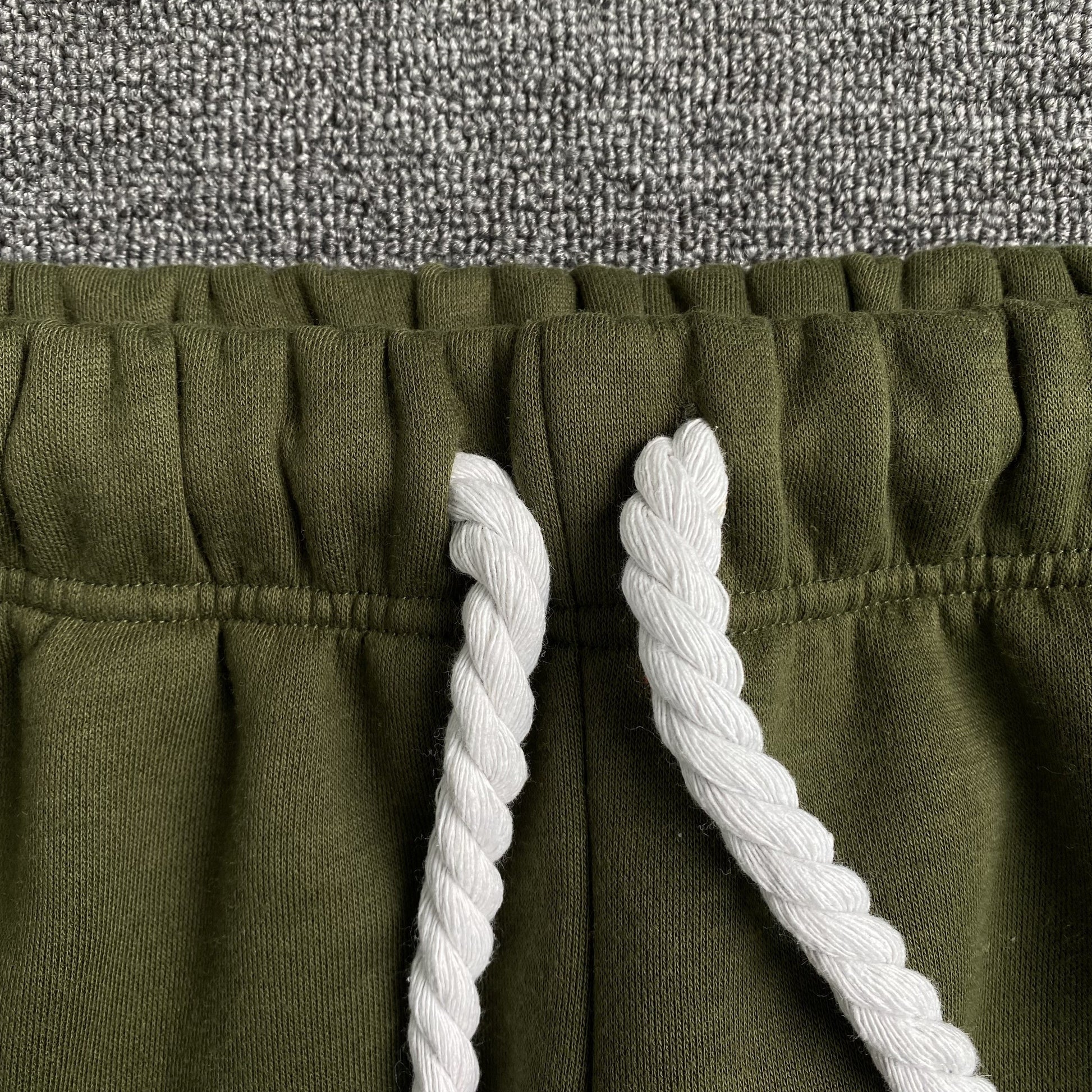 SYNA WORLD SYNA LOGO SWEATPANTS SAGE - Vanté®