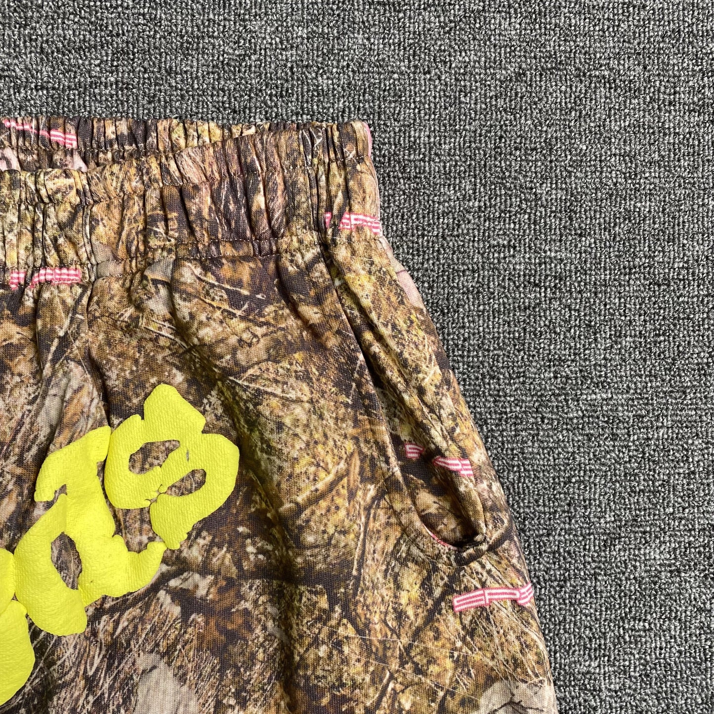 SP5DER REAL TREE OG WEB SWEATPANTS CAMO - Vanté®