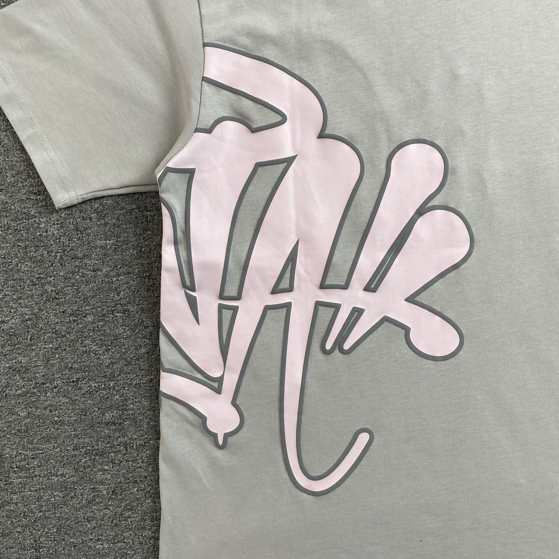 SYNA WORLD T-SHIRT GREY PINK - Vanté®