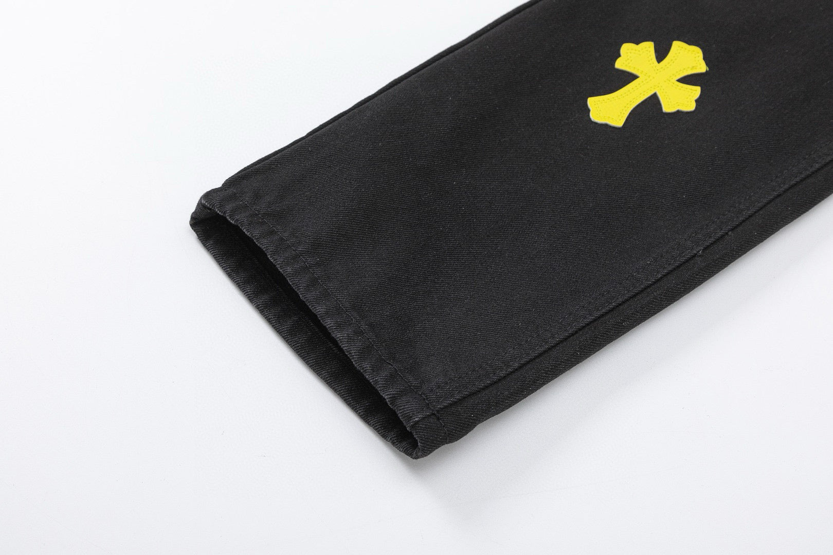 CHROME HEARTS YELLOW CROSS PATCH JEANS BLACK - Vanté®