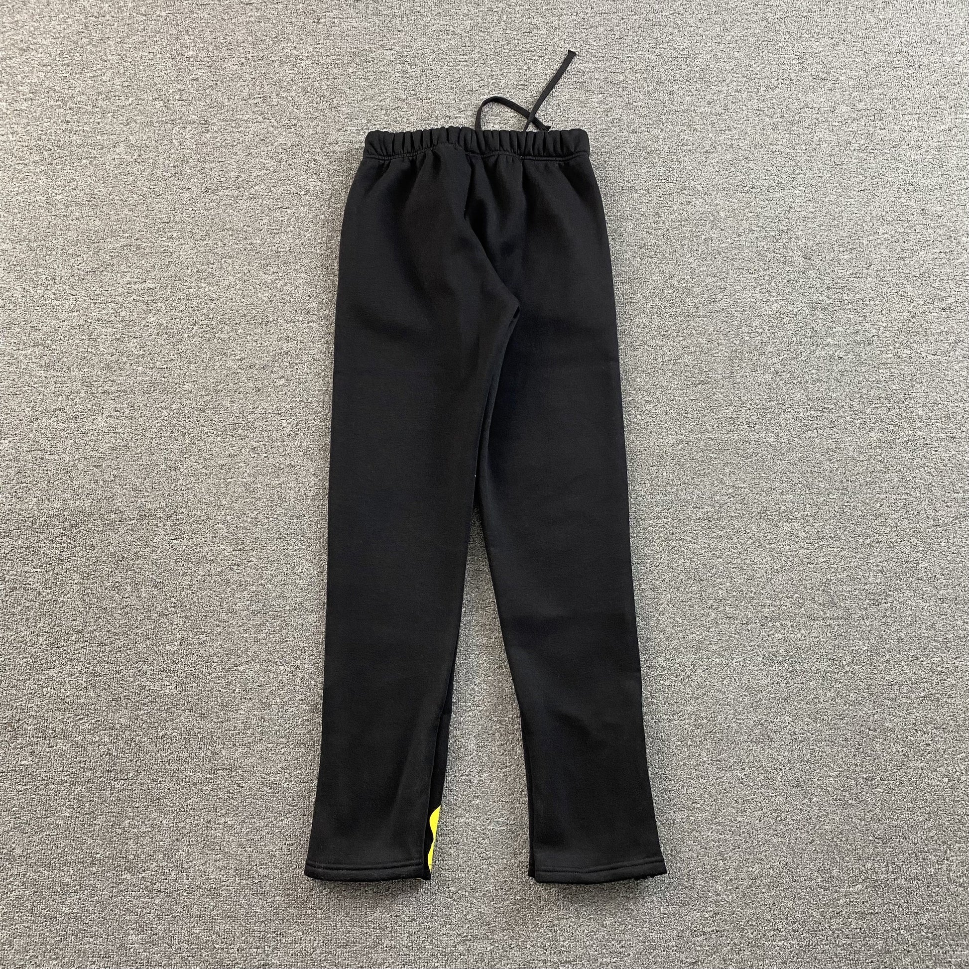 SYNA WORLD COLLEGE SWEATPANTS BLACK - Vanté®