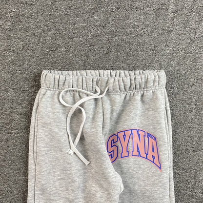 SYNA WORLD COLLEGE SWEATPANTS GREY - Vanté®