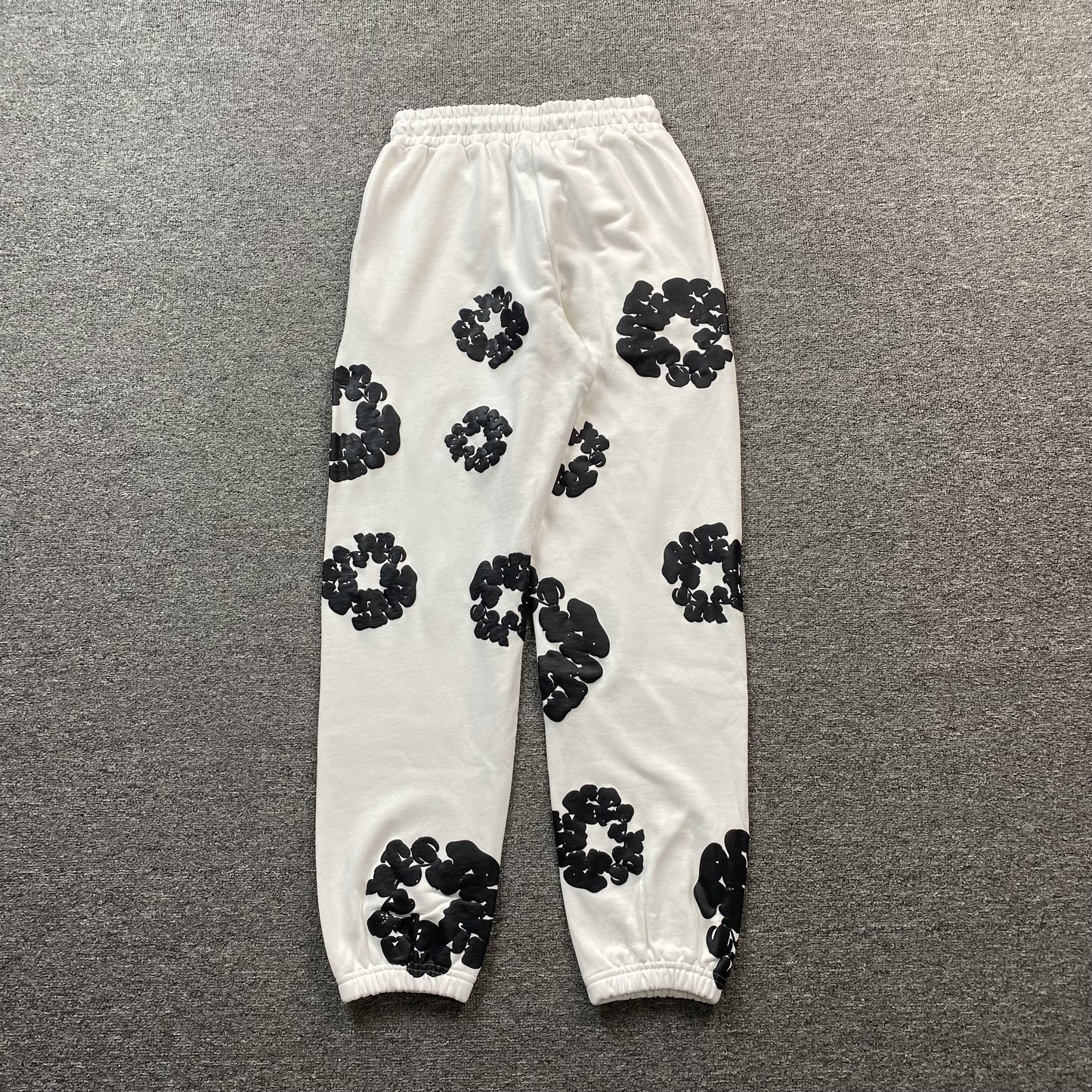 DENIM TEARS COTTON WREATH SWEATPANTS WHITE - Vanté®